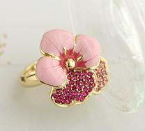 Sparkling Flower Ring With Diamonds